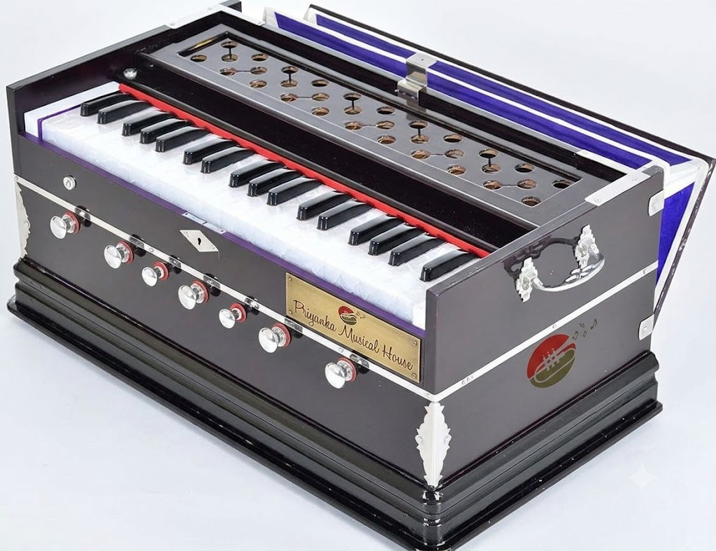 Standard Harmonium 3.1/4 octaves, 7 stops